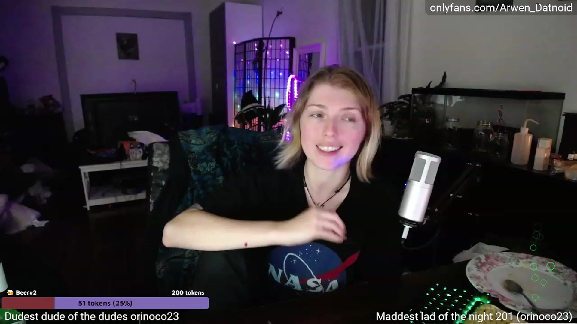 Gallery image thumbnail from Arwen_Datnoid's myfreecams stream on, 09/30/2023, 04:10 image 6 of 20