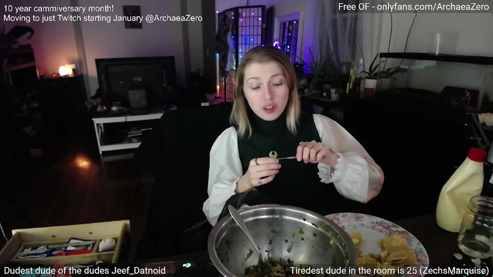Gallery image thumbnail from Arwen_Datnoid's myfreecams stream on, 12/24/2023, 06:17 image 6 of 20