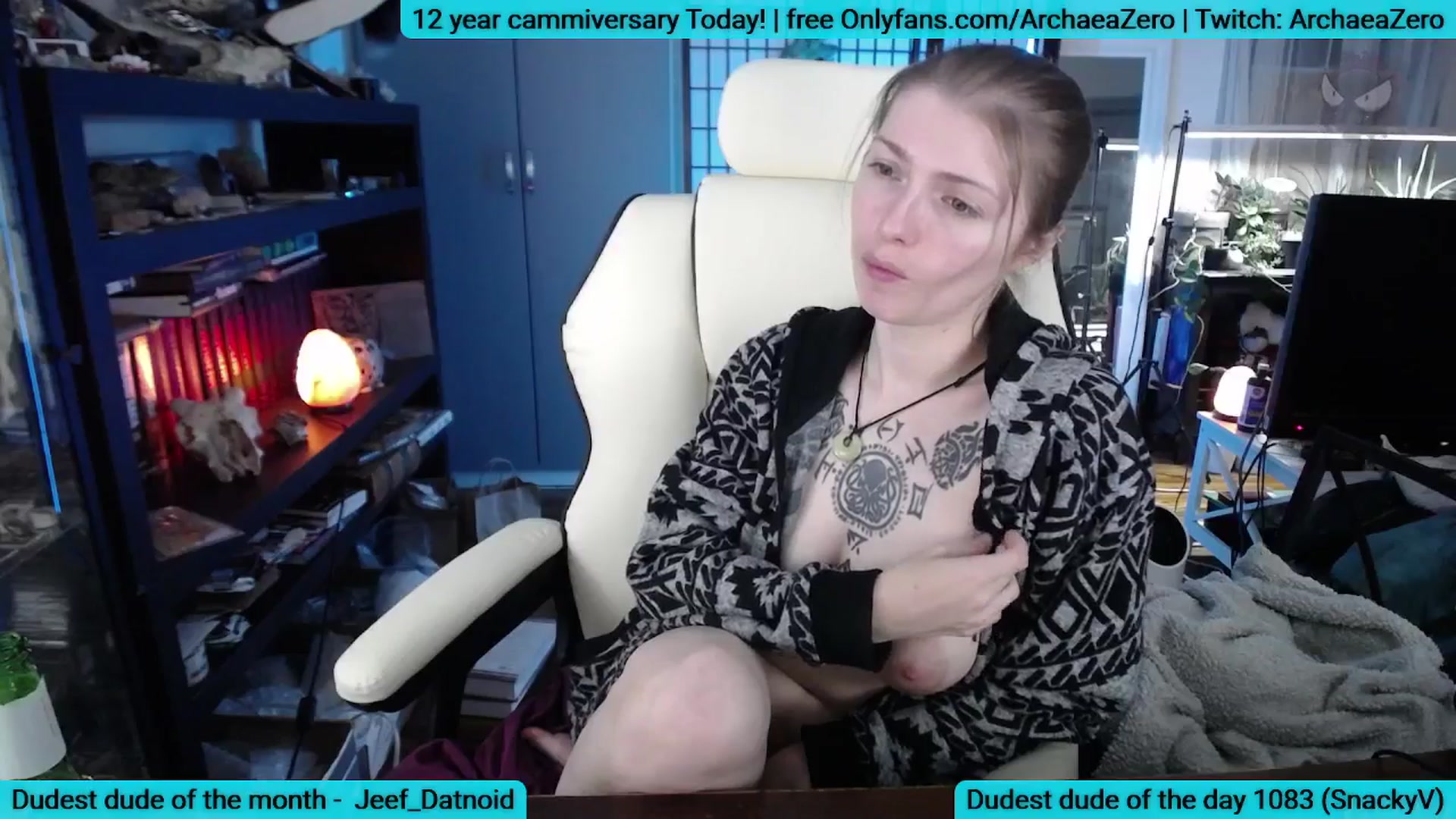 Gallery image thumbnail from Arwen_Datnoid's myfreecams stream on, 12/15/2025, 03:52 image 7 of 20