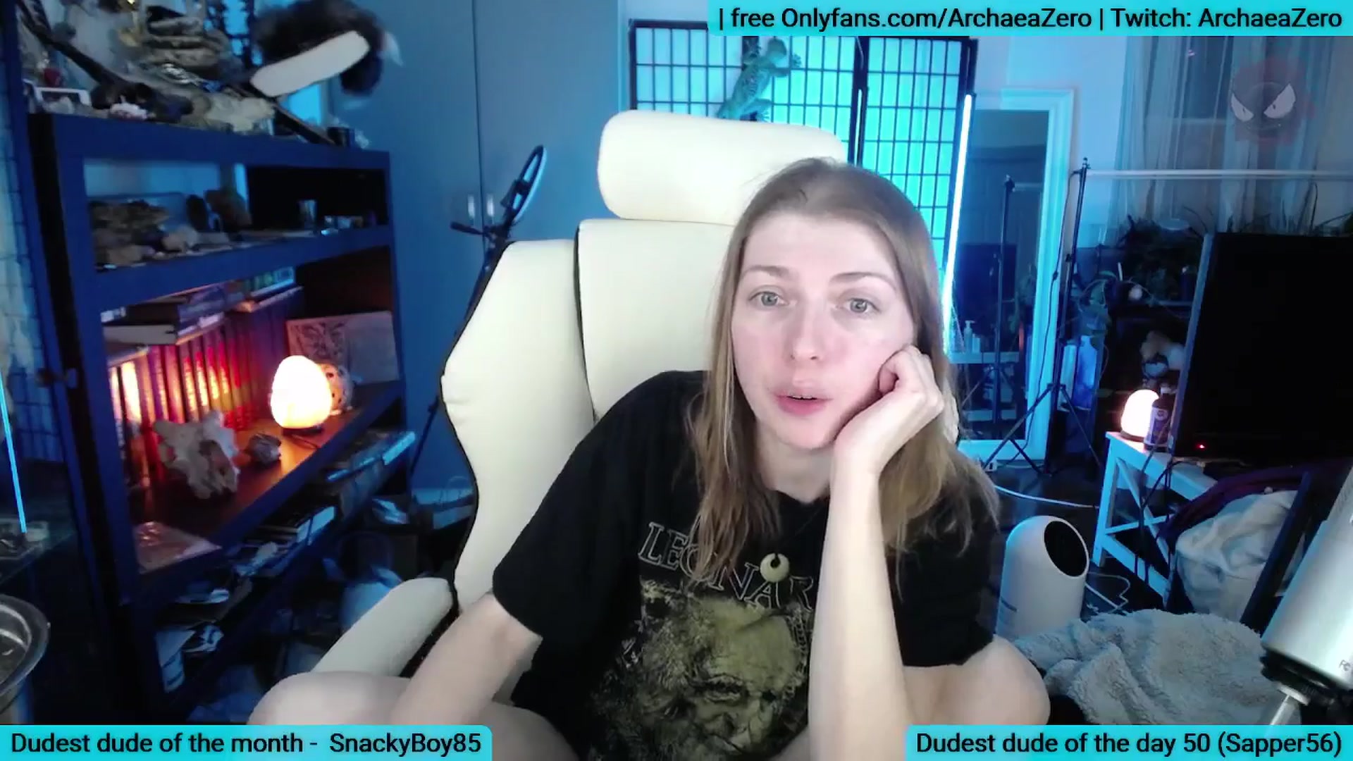 Gallery image thumbnail from Arwen_Datnoid's myfreecams stream on, 12/22/2025, 03:38 image 16 of 20