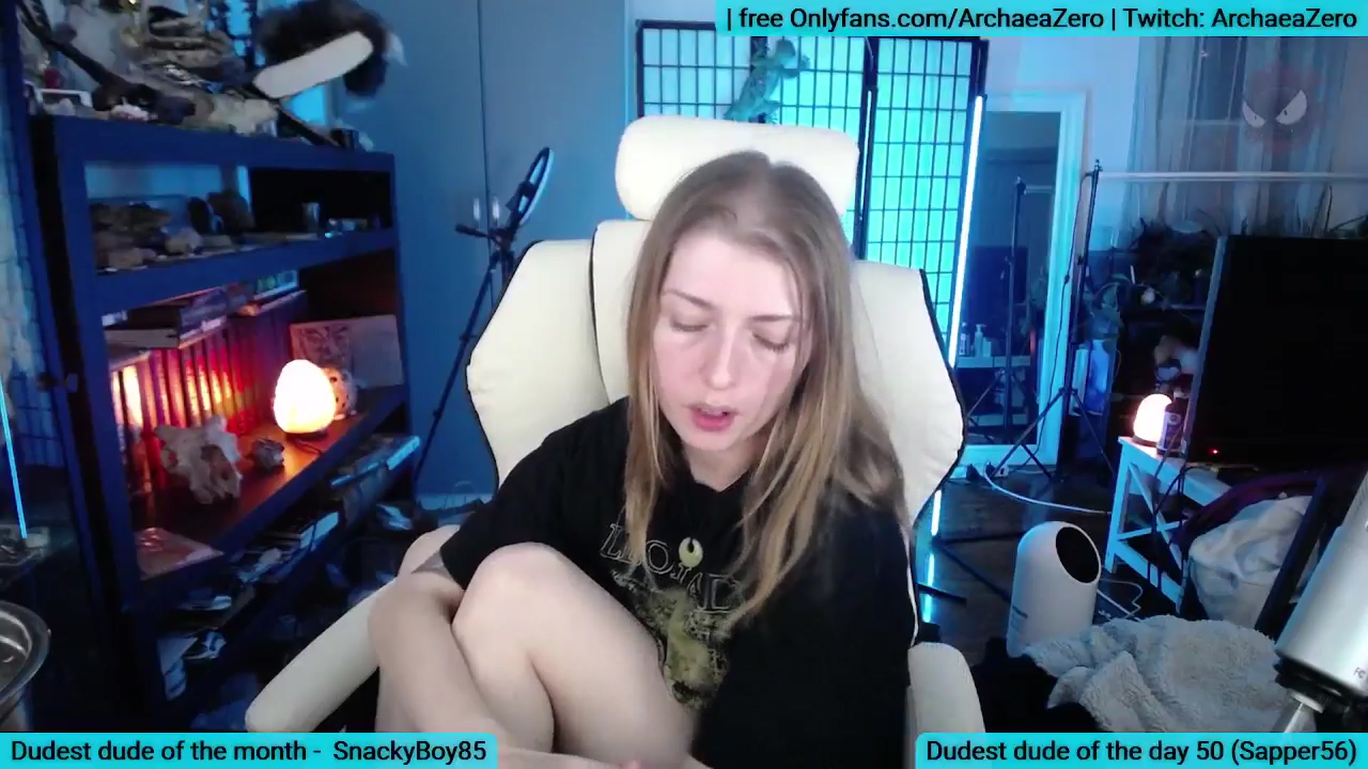 Gallery image thumbnail from Arwen_Datnoid's myfreecams stream on, 12/22/2025, 03:38 image 11 of 20