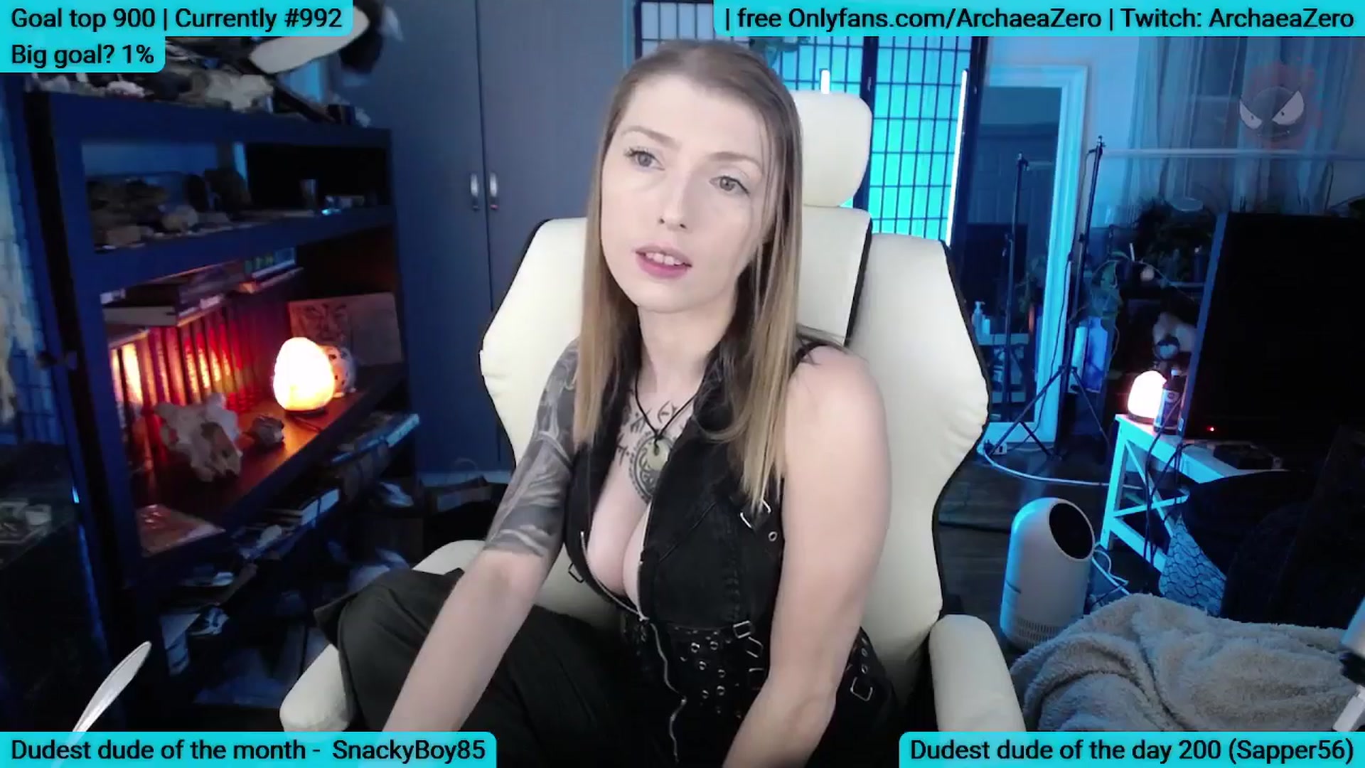 Gallery image thumbnail from Arwen_Datnoid's myfreecams stream on, 12/27/2025, 03:51 image 4 of 20