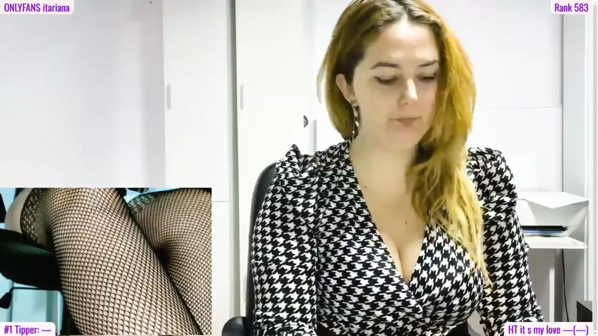 Gallery image thumbnail from Ary_Rock's myfreecams stream on, 11/25/2025, 18:31 image 6 of 20