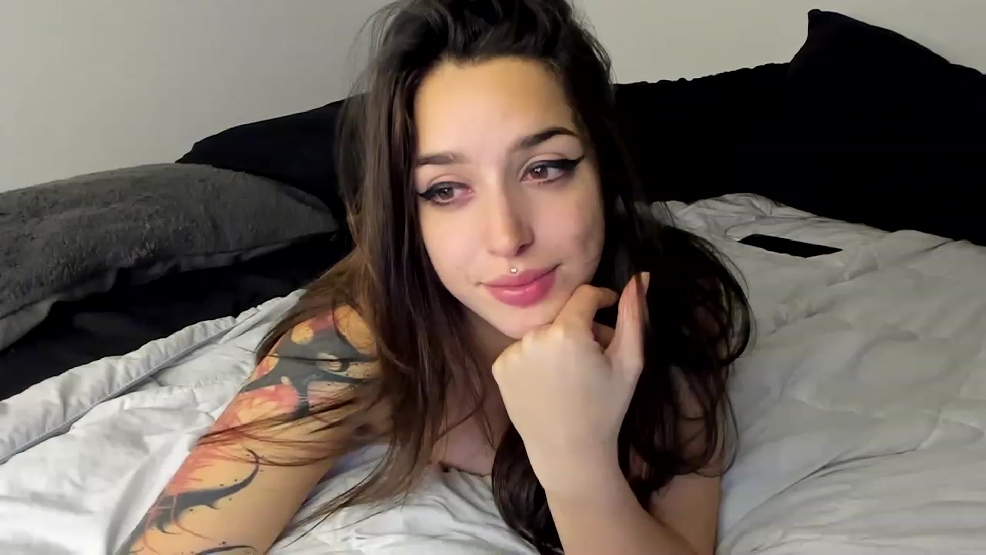 Gallery image thumbnail from AryaBella's myfreecams stream on, 11/15/2022, 09:51 image 16 of 20