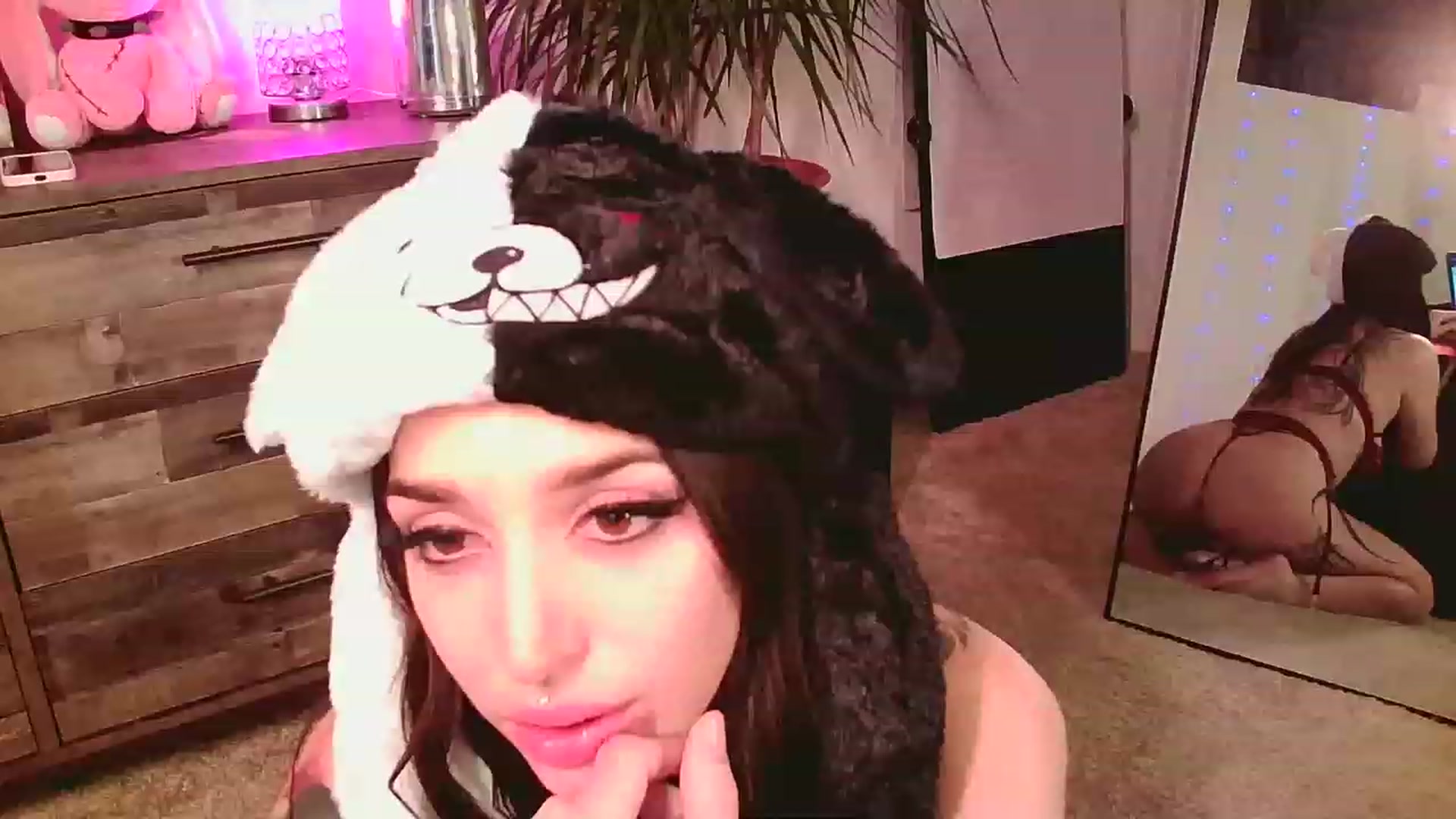 Gallery image thumbnail from AryaBella's myfreecams stream on, 11/19/2022, 07:23 image 19 of 20