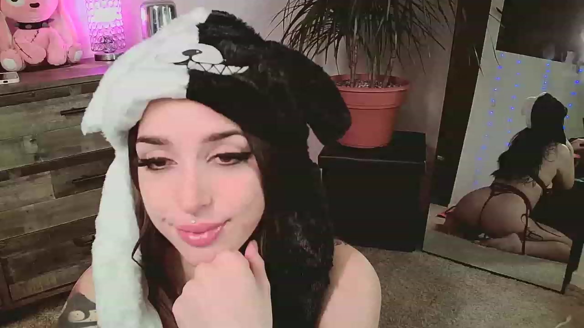 Gallery image thumbnail from AryaBella's myfreecams stream on, 11/19/2022, 07:48 image 20 of 20