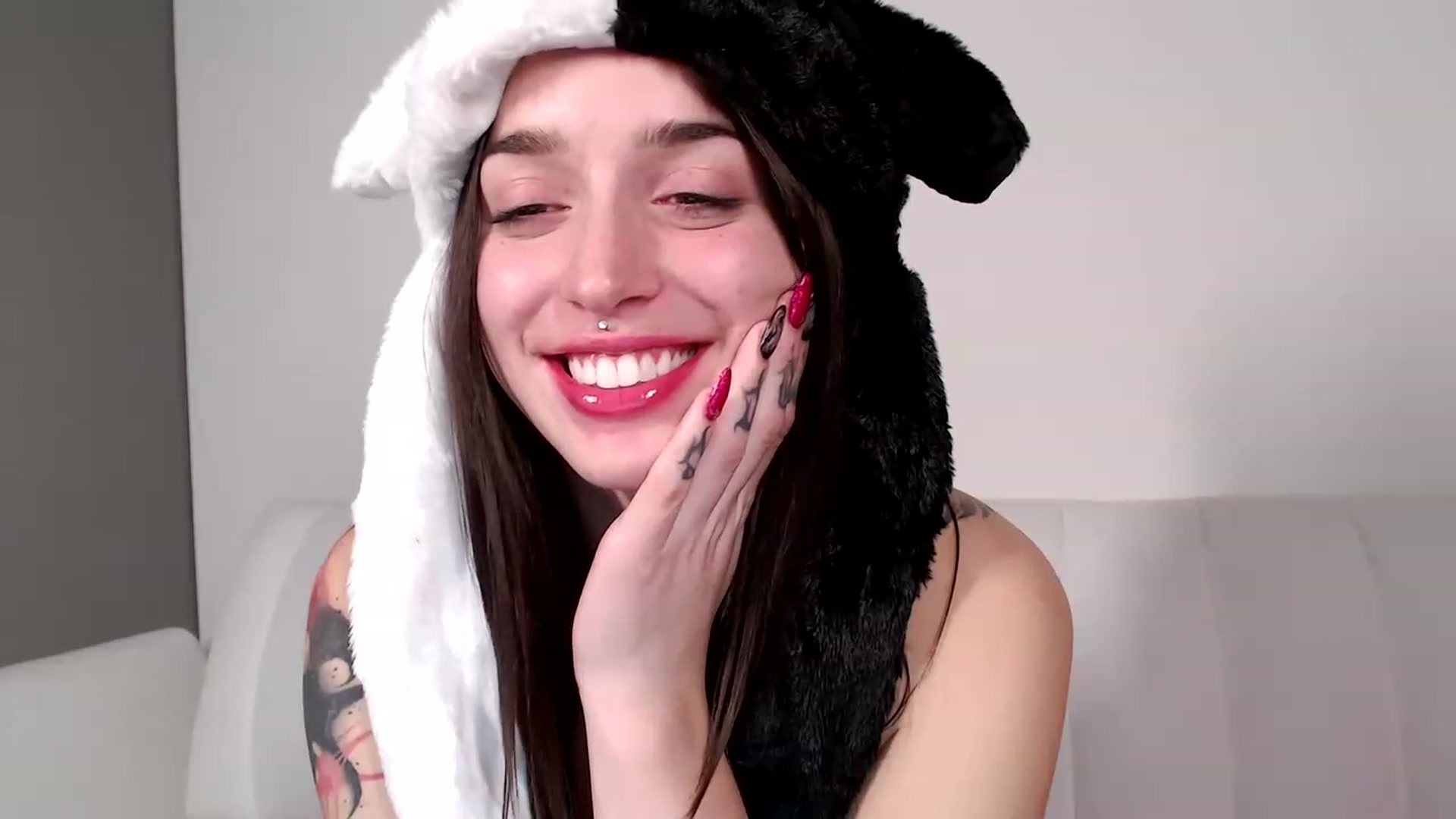Gallery image thumbnail from AryaBella's myfreecams stream on, 11/22/2022, 08:37 image 17 of 20
