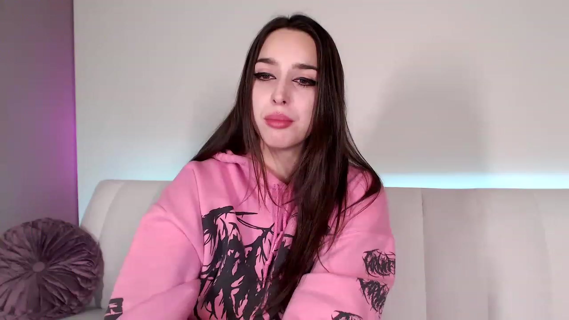 Gallery image thumbnail from AryaBella's myfreecams stream on, 12/08/2022, 09:00 image 3 of 20