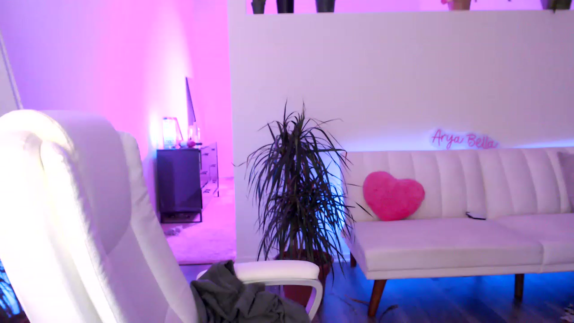 Gallery image thumbnail from AryaBella's myfreecams stream on, 02/27/2023, 06:21 image 10 of 20