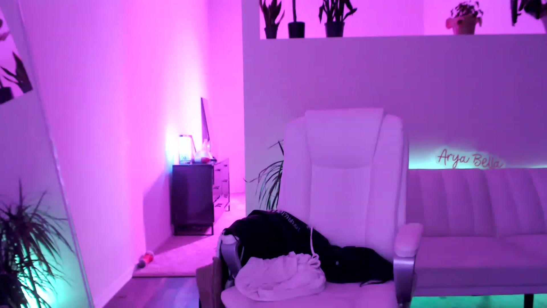 Gallery image thumbnail from AryaBella's myfreecams stream on, 02/28/2023, 09:17 image 14 of 20