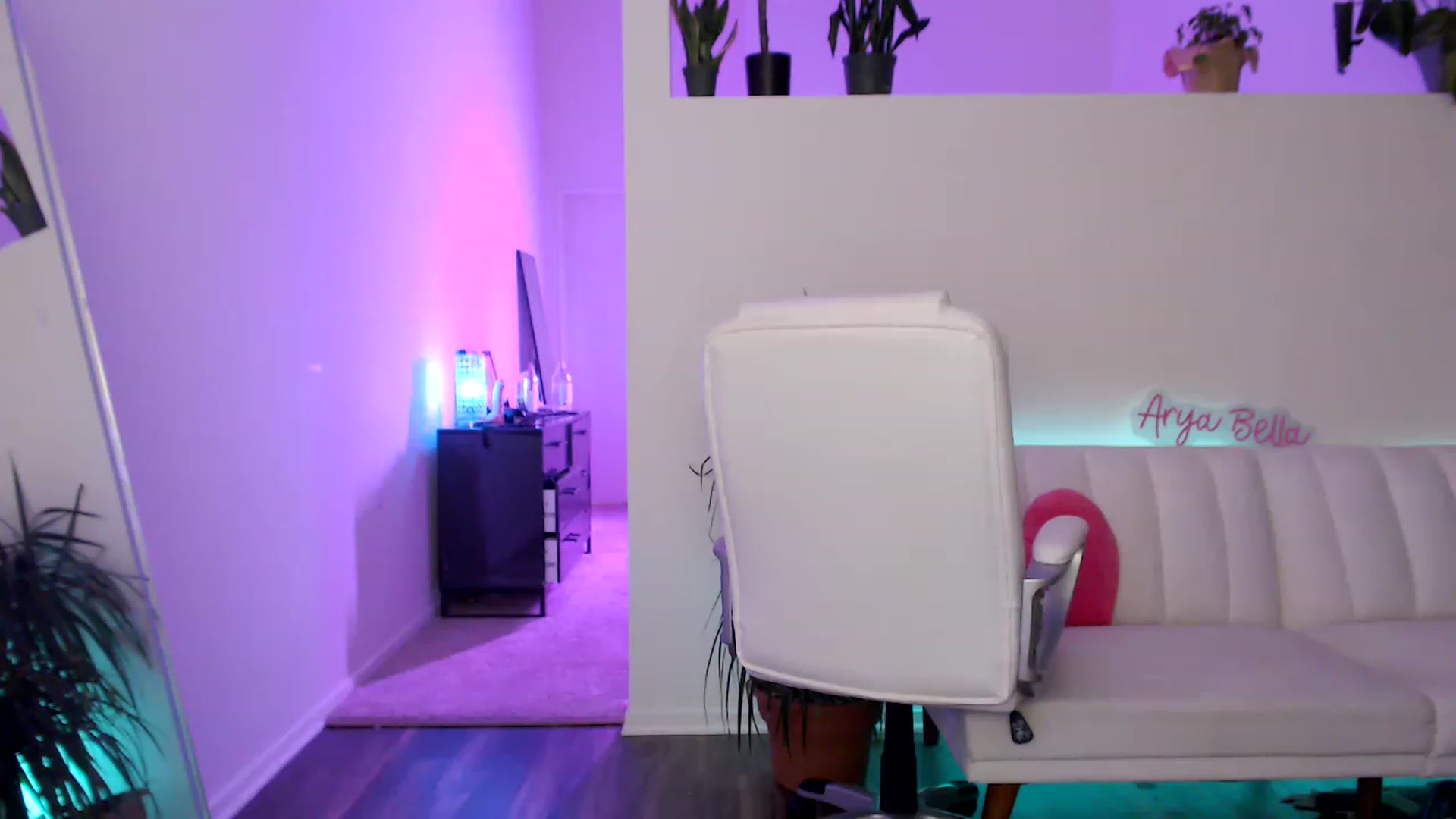 Gallery image thumbnail from AryaBella's myfreecams stream on, 03/02/2023, 07:49 image 18 of 20