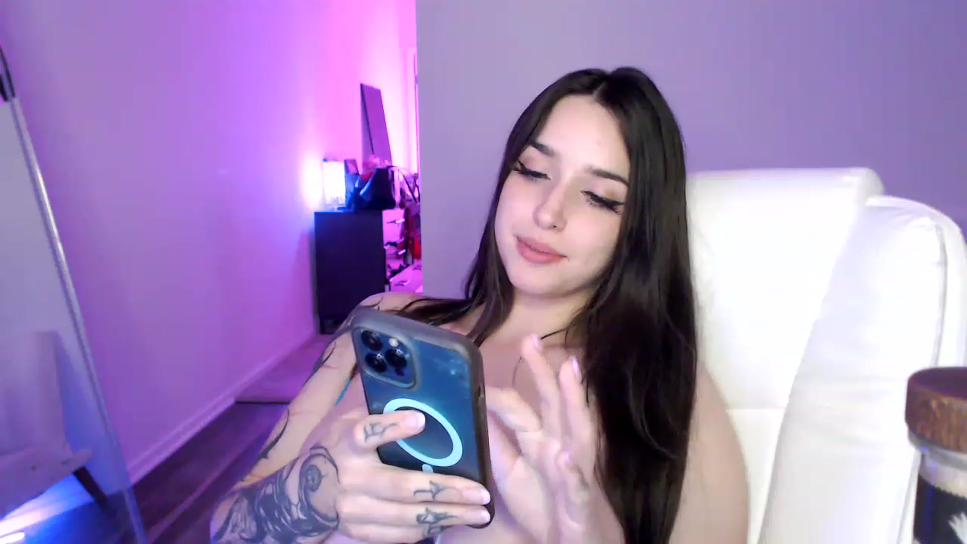 Gallery image thumbnail from AryaBella's myfreecams stream on, 03/31/2023, 05:35 image 14 of 20