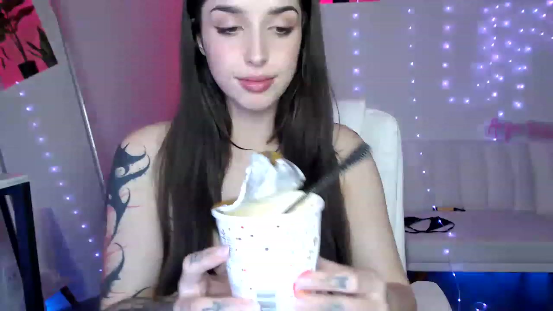 Gallery image thumbnail from AryaBella's myfreecams stream on, 04/08/2023, 06:58 image 10 of 20