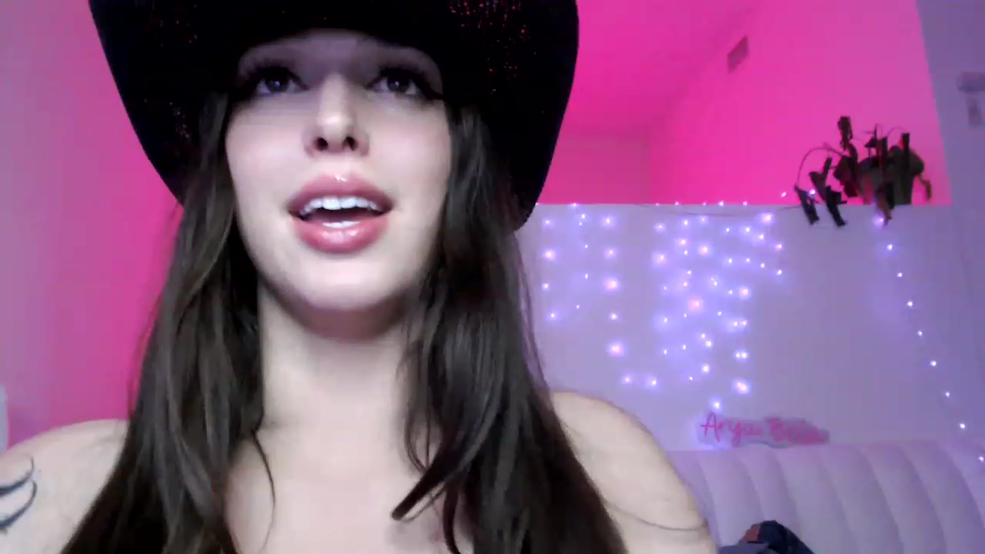 Gallery image thumbnail from AryaBella's myfreecams stream on, 04/12/2023, 08:34 image 2 of 20