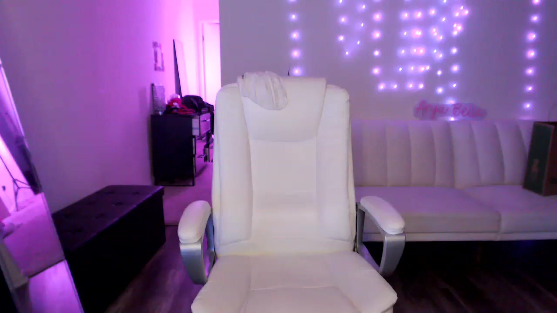 Gallery image thumbnail from AryaBella's myfreecams stream on, 05/27/2023, 07:02 image 17 of 20
