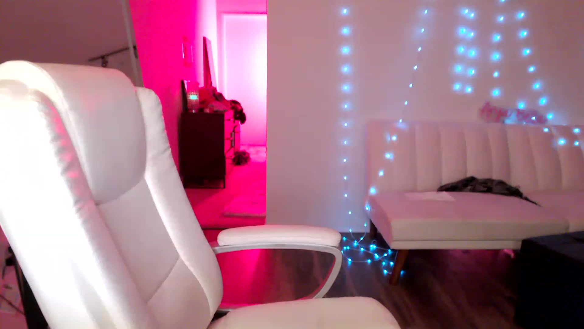 Gallery image thumbnail from AryaBella's myfreecams stream on, 06/19/2023, 06:25 image 18 of 20