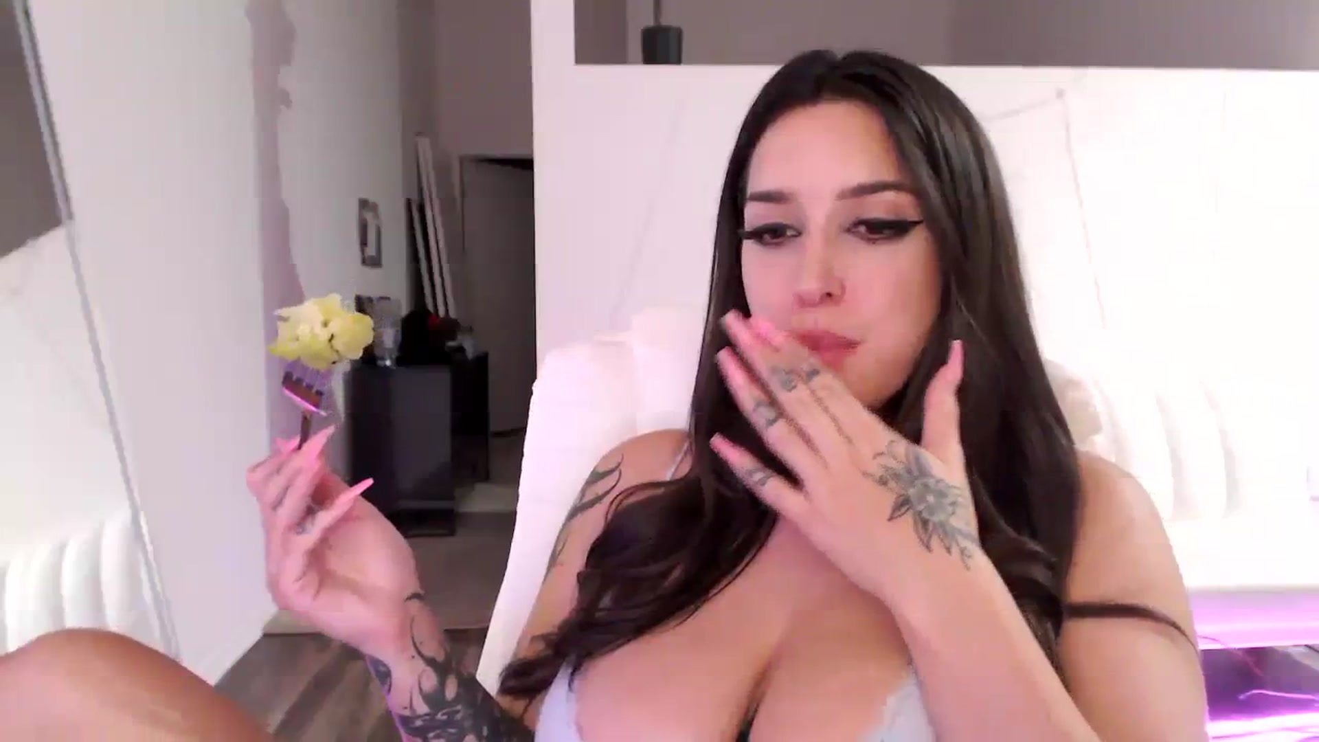 Gallery image thumbnail from AryaBella's myfreecams stream on, 08/01/2023, 05:59 image 20 of 20