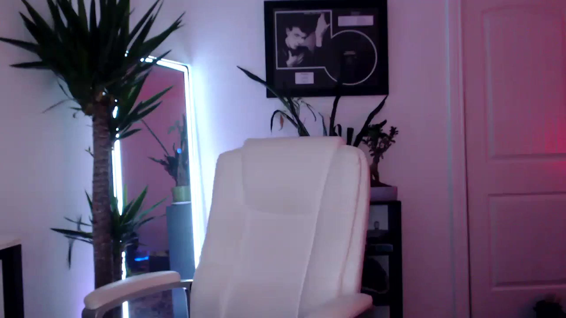 Gallery image thumbnail from AryaBella's myfreecams stream on, 04/01/2024, 08:02 image 14 of 20