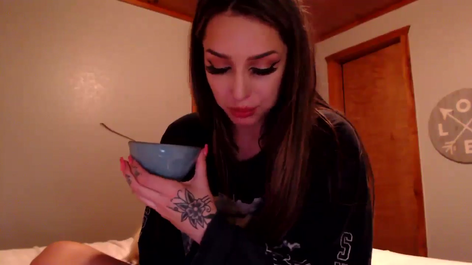 Gallery image thumbnail from AryaBella's myfreecams stream on, 04/21/2024, 06:16 image 18 of 20