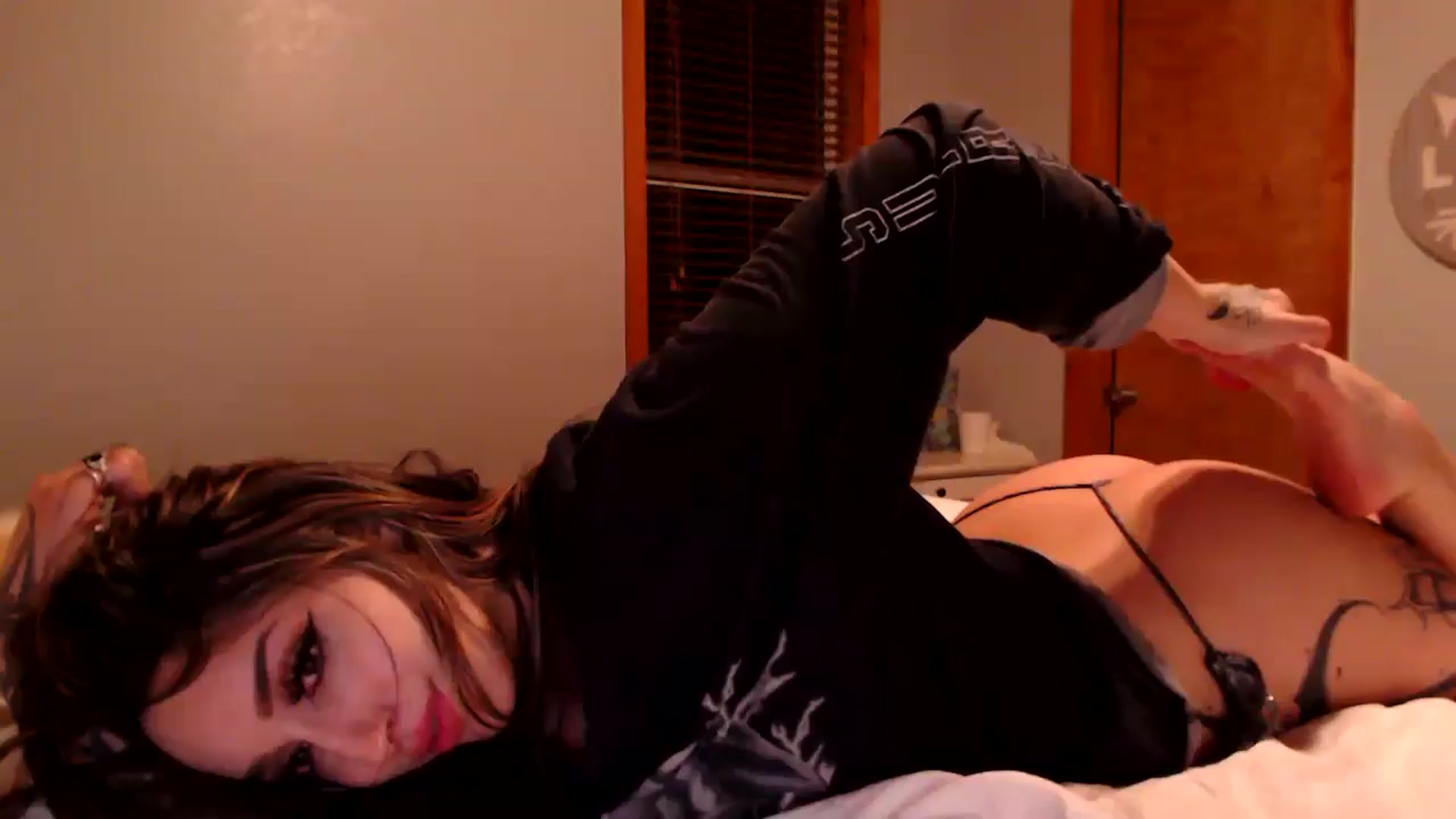 Gallery image thumbnail from AryaBella's myfreecams stream on, 04/21/2024, 07:37 image 10 of 20