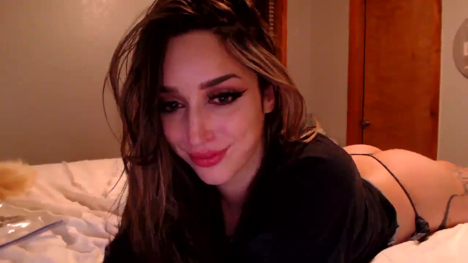 Gallery image thumbnail from AryaBella's myfreecams stream on, 04/21/2024, 07:37 image 9 of 20
