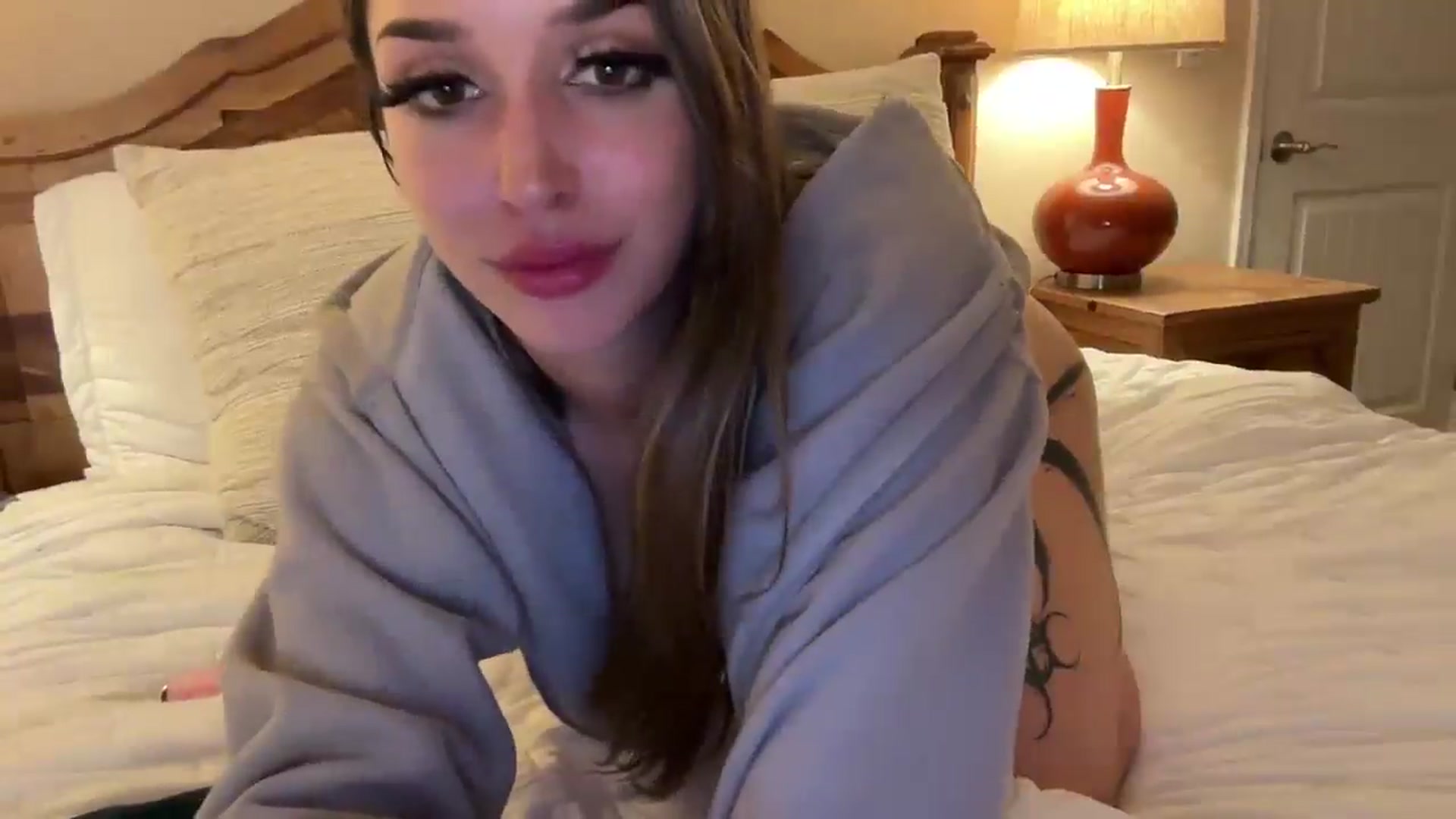 Gallery image thumbnail from AryaBella's myfreecams stream on, 05/22/2024, 07:01 image 3 of 20