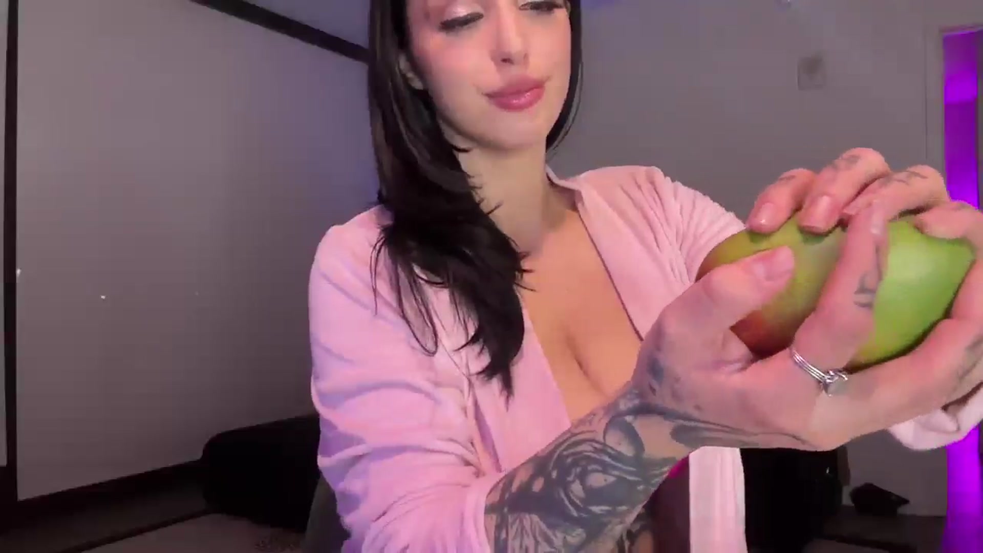 Gallery image thumbnail from AryaBella's myfreecams stream on, 12/12/2024, 06:56 image 11 of 20