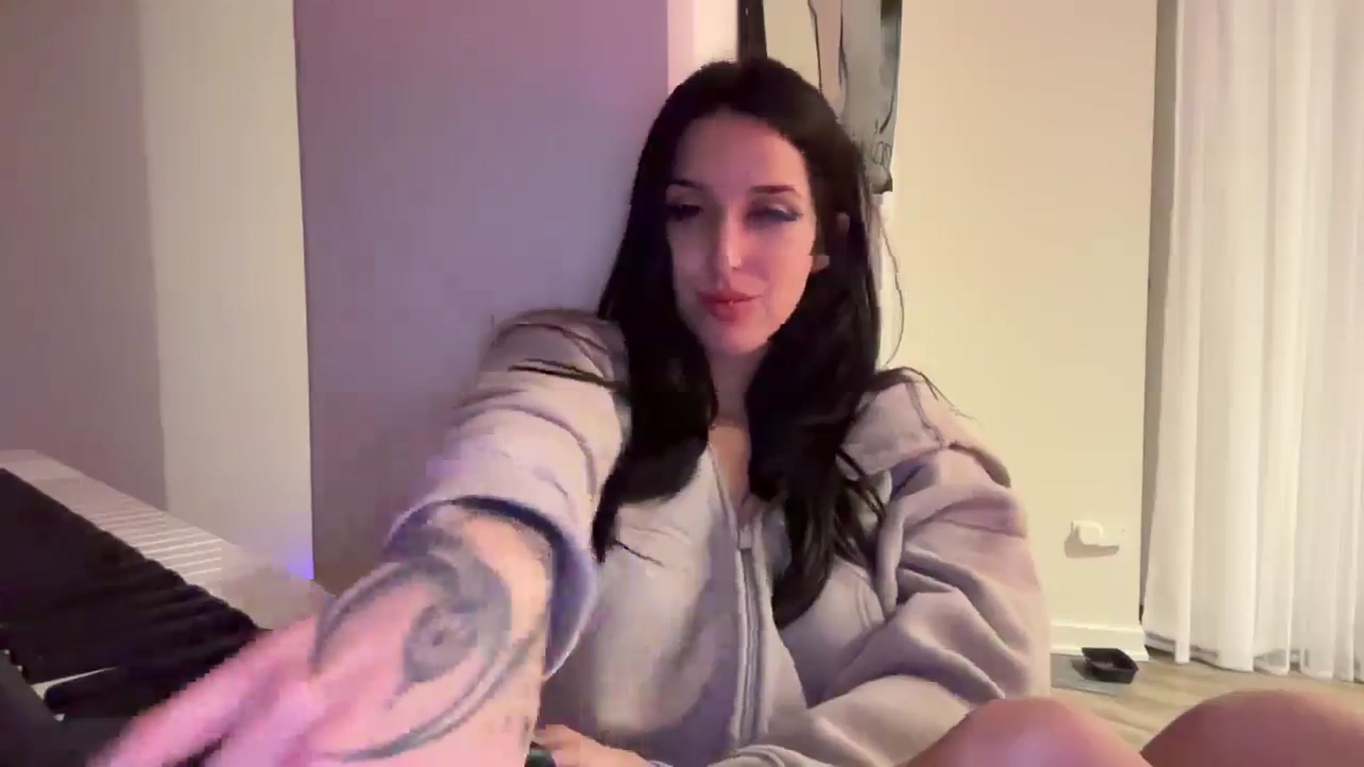 Gallery image thumbnail from AryaBella's myfreecams stream on, 06/01/2025, 04:36 image 15 of 20