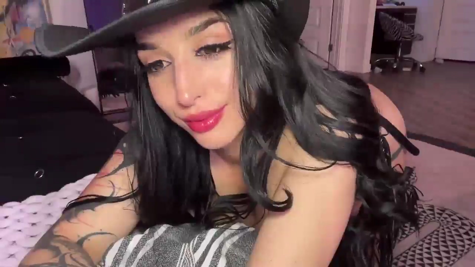 Gallery image thumbnail from AryaBella's myfreecams stream on, 10/23/2025, 06:08 image 17 of 20