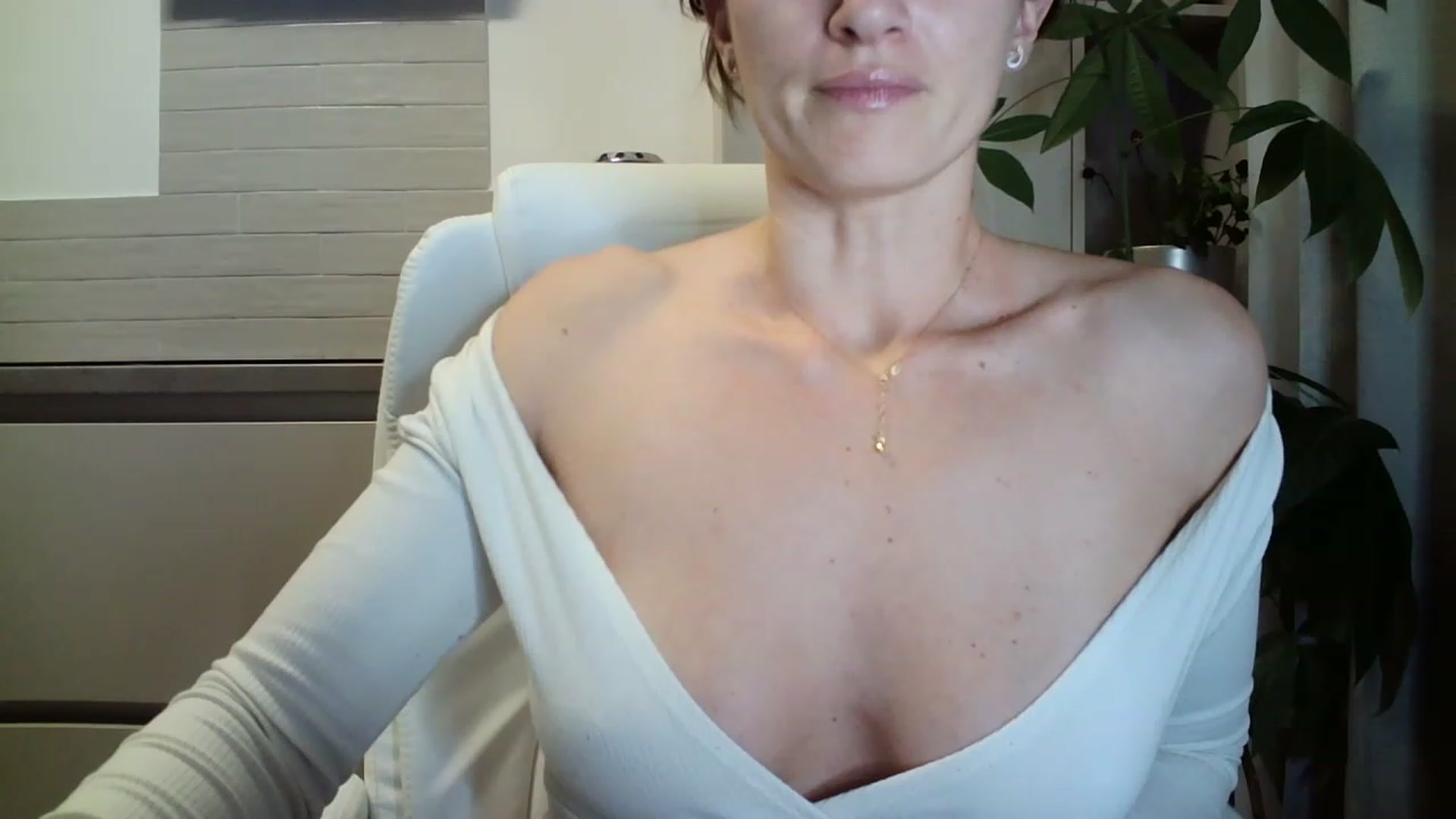 Gallery image thumbnail from AryaS's myfreecams stream on, 11/16/2022, 15:33 image 14 of 20