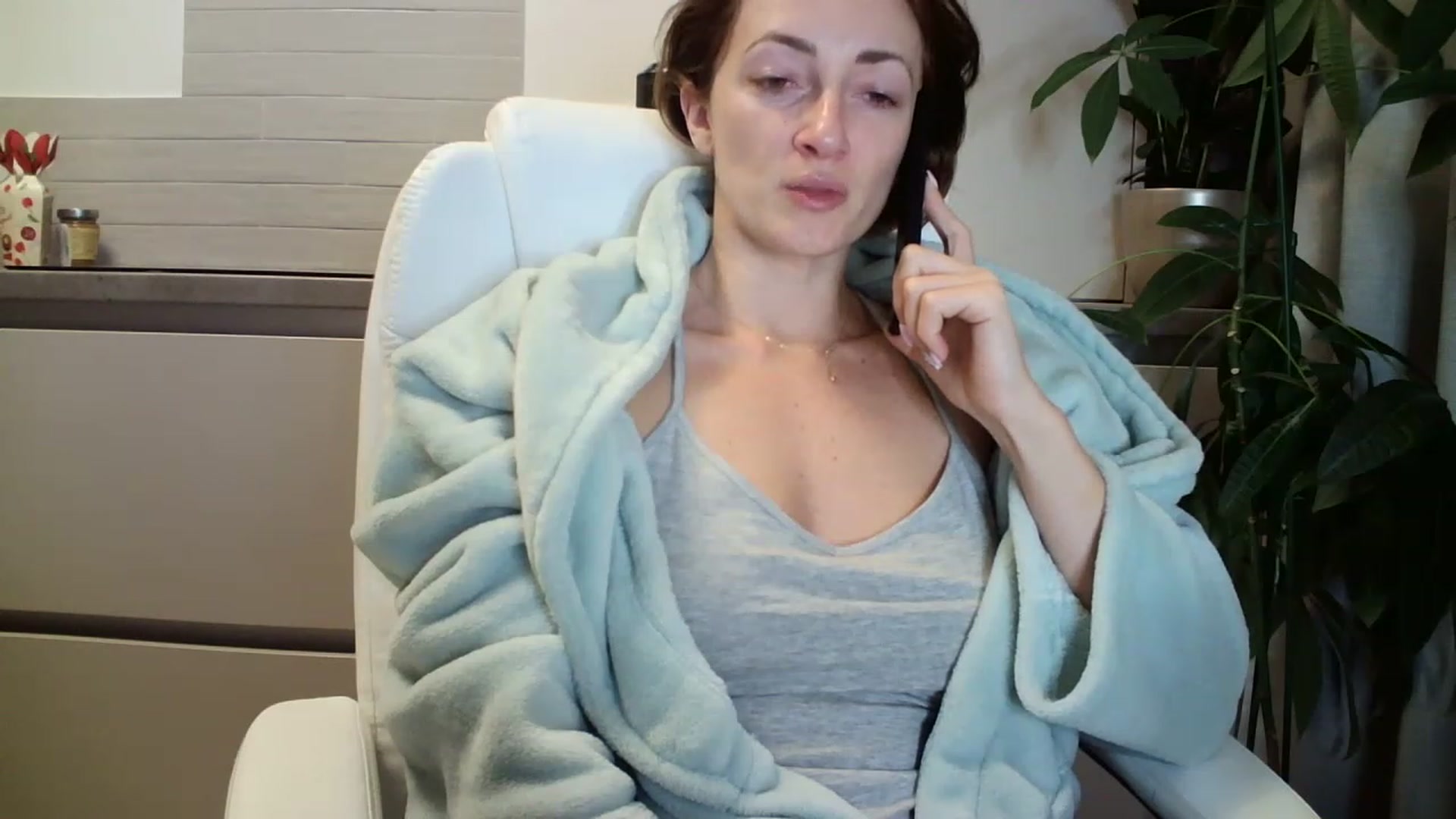 Gallery image thumbnail from AryaS's myfreecams stream on, 12/01/2022, 18:20 image 15 of 20
