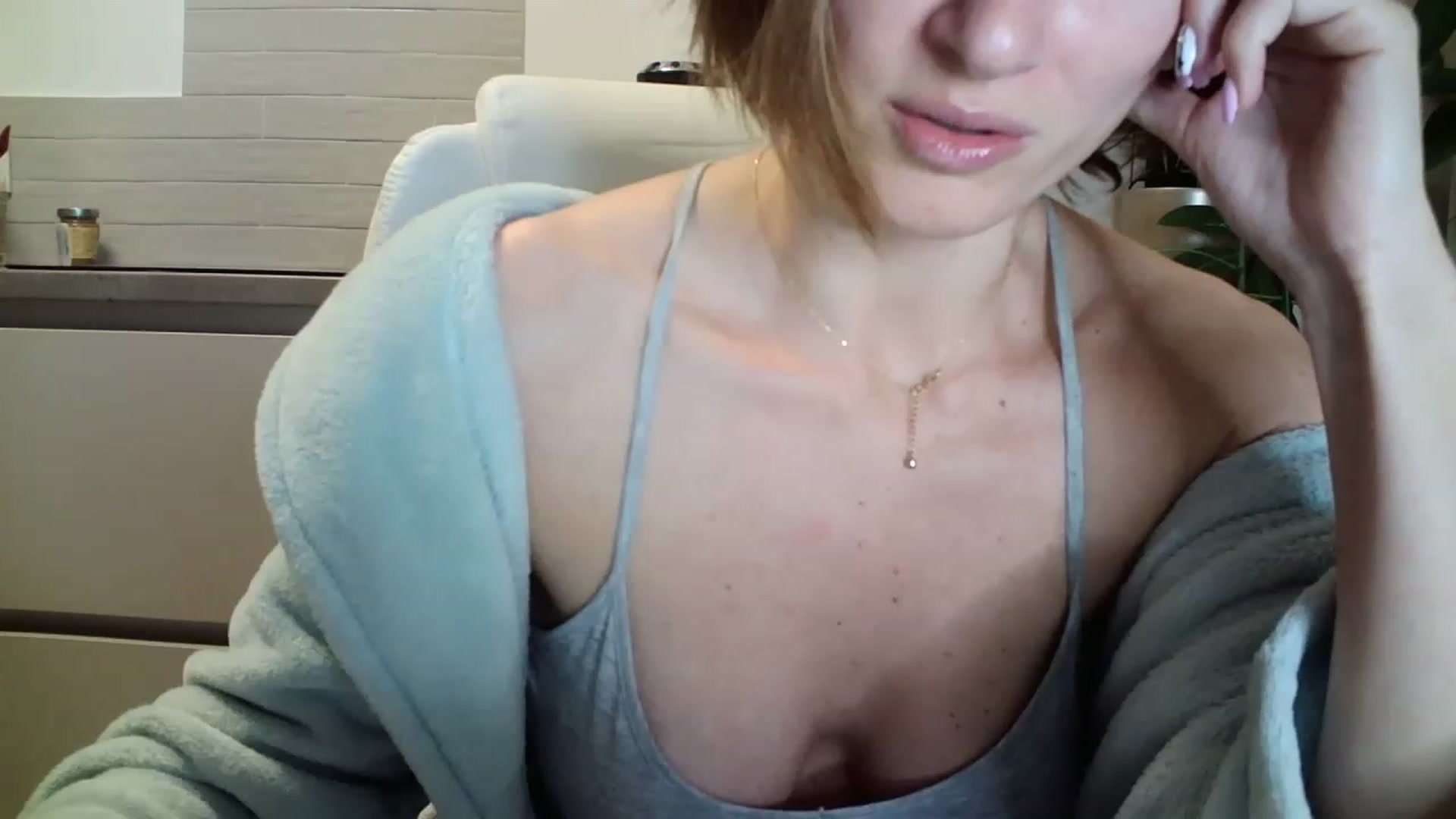 Gallery image thumbnail from AryaS's myfreecams stream on, 12/01/2022, 18:20 image 12 of 20