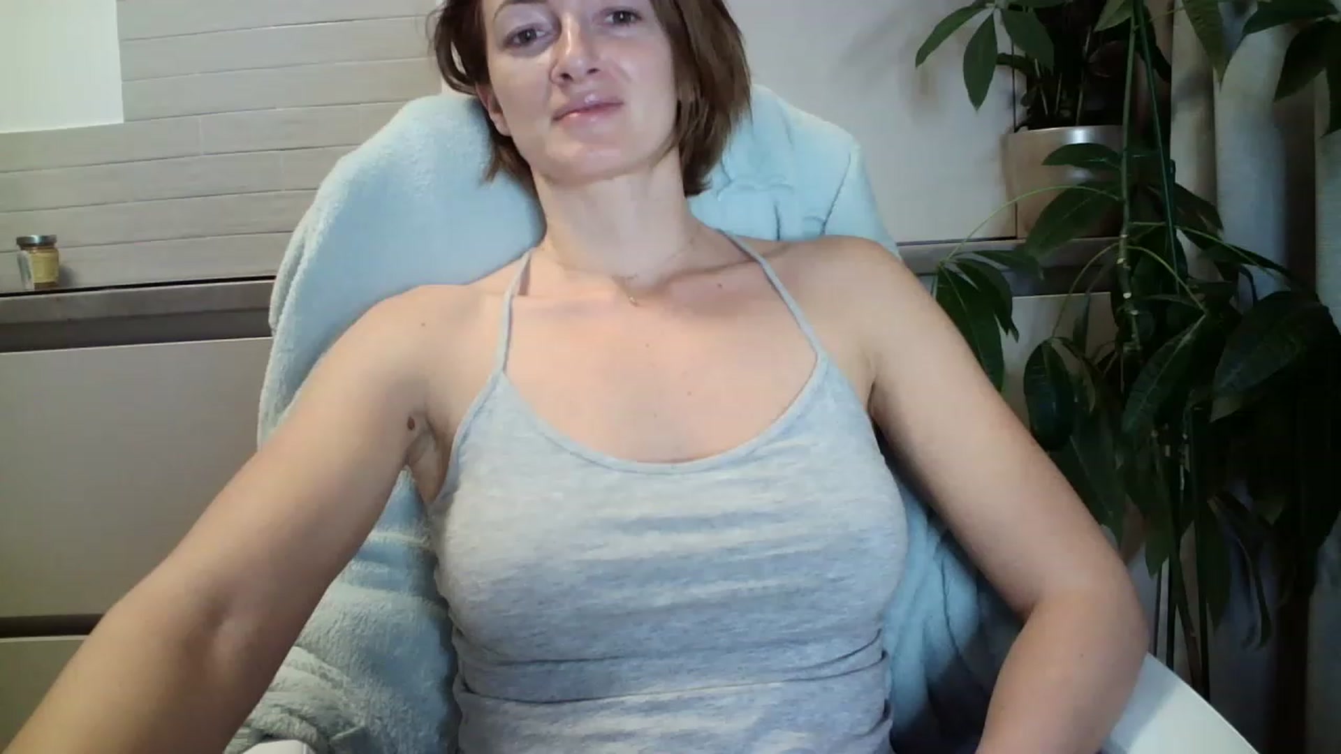 Gallery image thumbnail from AryaS's myfreecams stream on, 12/01/2022, 18:20 image 4 of 20