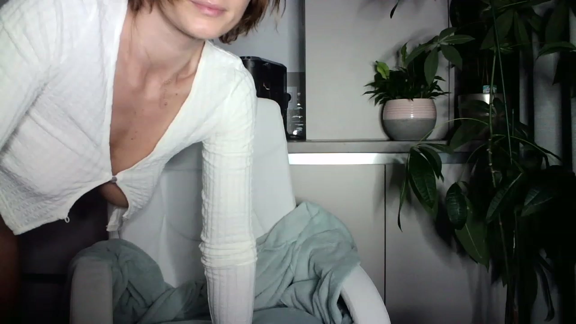 Gallery image thumbnail from AryaS's myfreecams stream on, 12/03/2022, 16:09 image 7 of 20