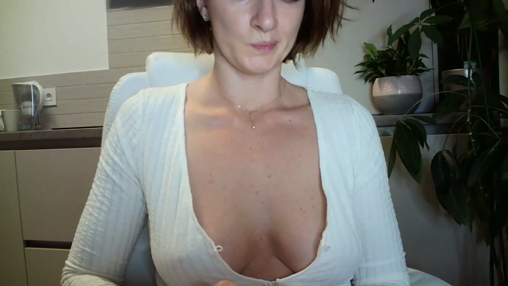 Gallery image thumbnail from AryaS's myfreecams stream on, 12/03/2022, 16:09 image 17 of 20