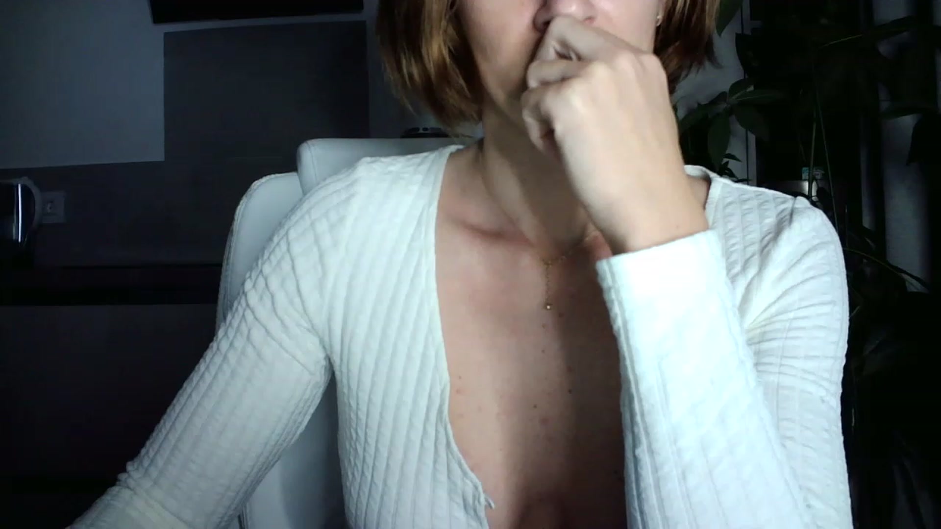 Gallery image thumbnail from AryaS's myfreecams stream on, 12/03/2022, 18:01 image 7 of 20