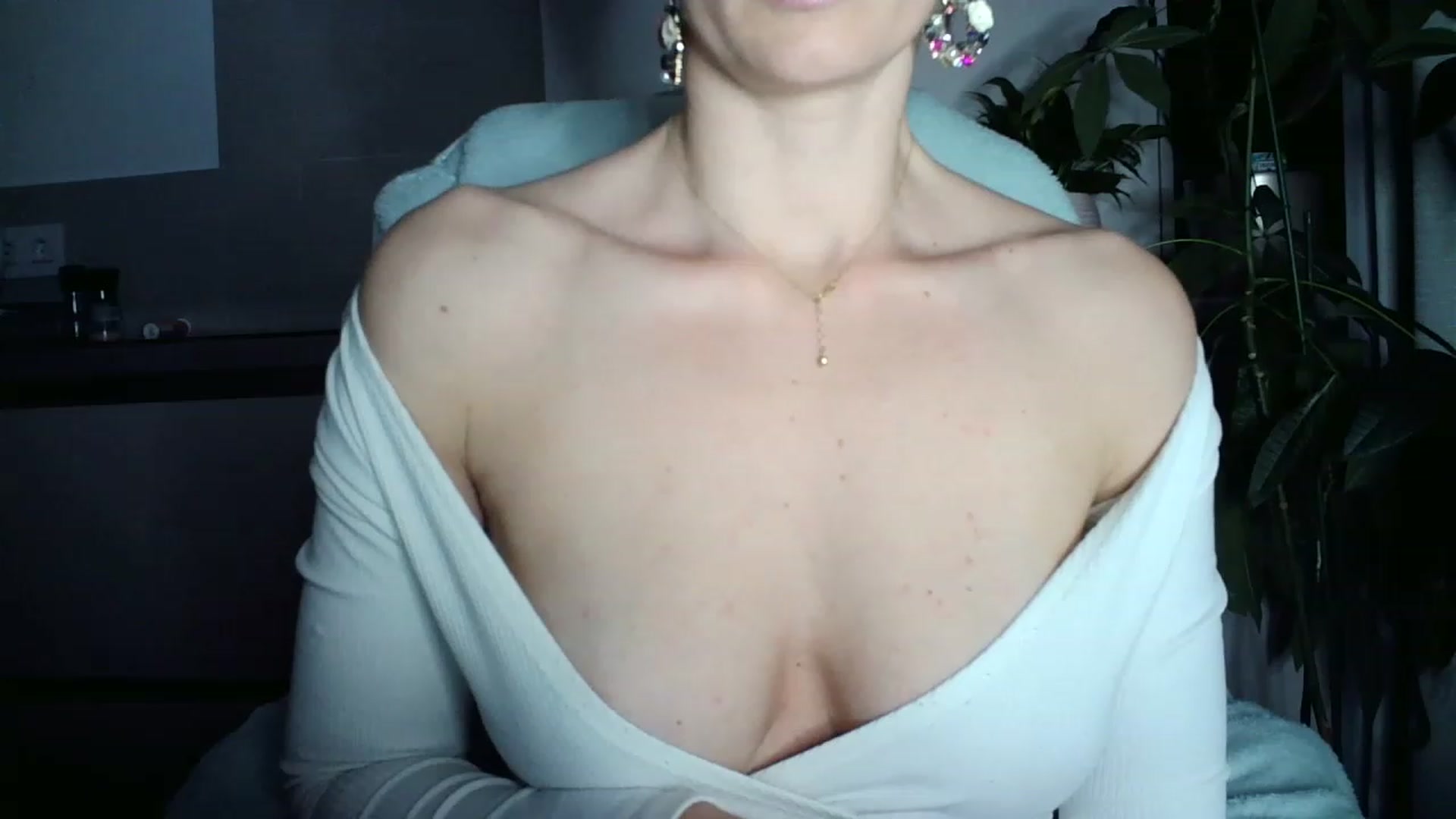 Gallery image thumbnail from AryaS's myfreecams stream on, 12/08/2022, 16:59 image 17 of 20