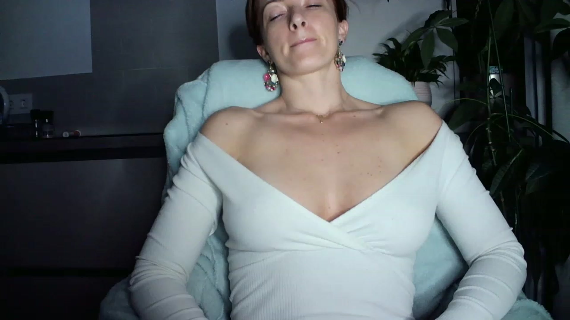 Gallery image thumbnail from AryaS's myfreecams stream on, 12/08/2022, 17:35 image 17 of 20