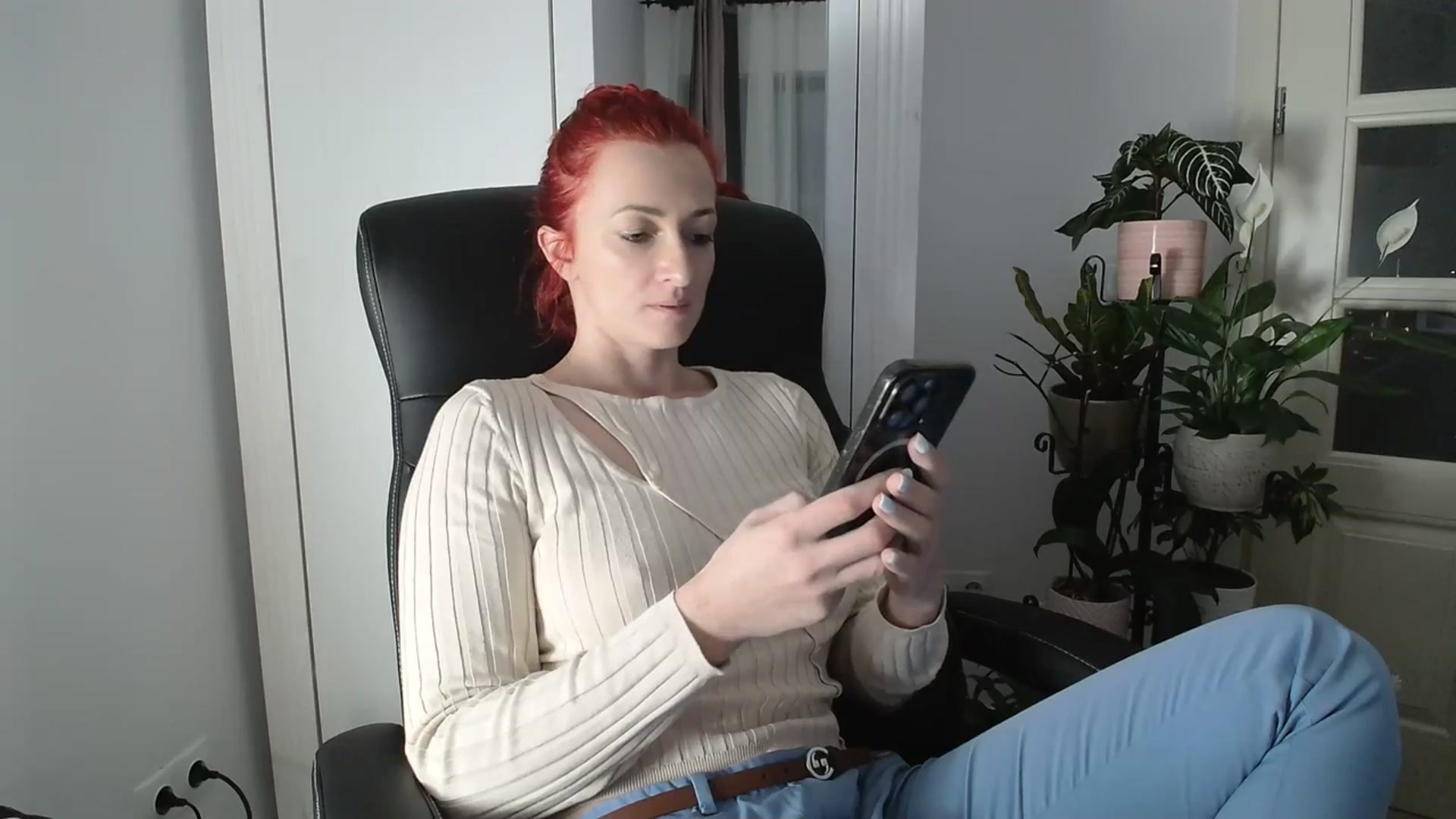 Gallery image thumbnail from AryaS's myfreecams stream on, 03/27/2024, 19:31 image 6 of 20