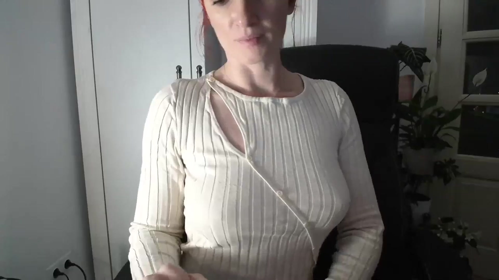 Gallery image thumbnail from AryaS's myfreecams stream on, 03/27/2024, 19:31 image 5 of 20