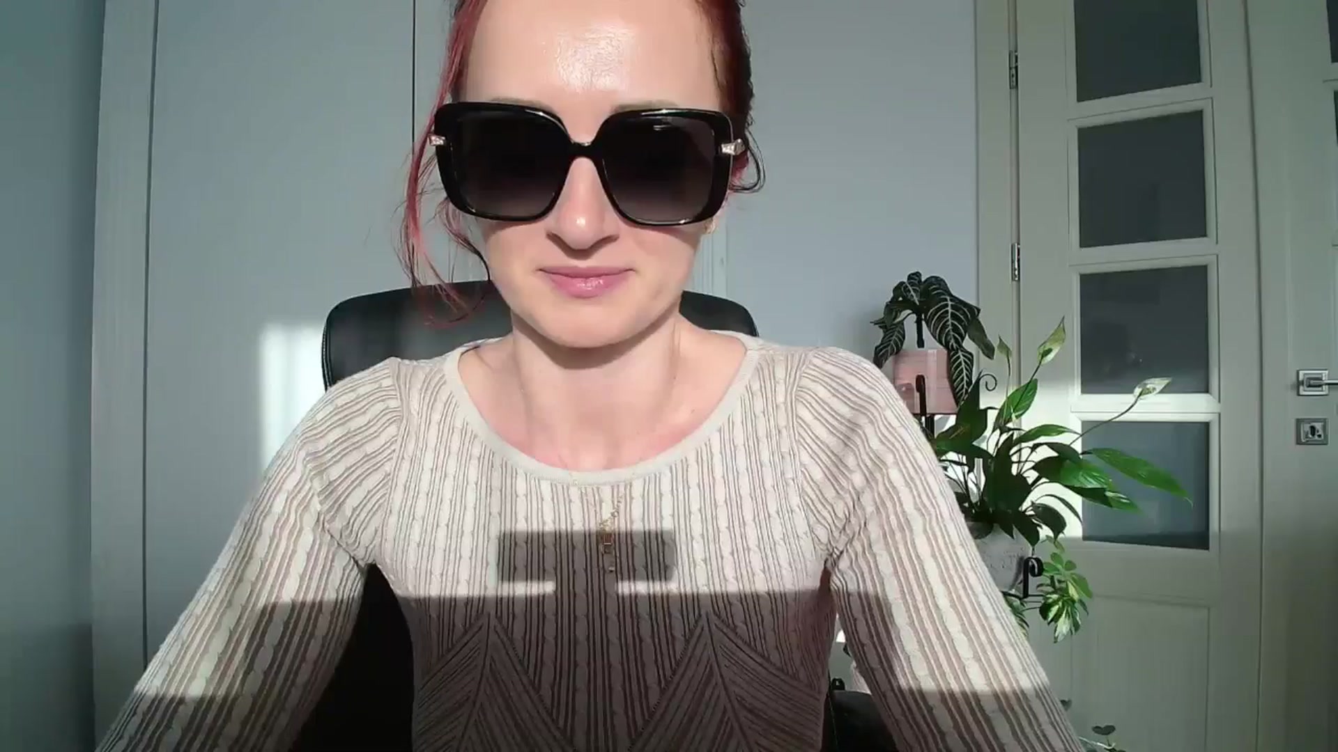 Gallery image thumbnail from AryaS's myfreecams stream on, 04/27/2024, 16:22 image 15 of 20