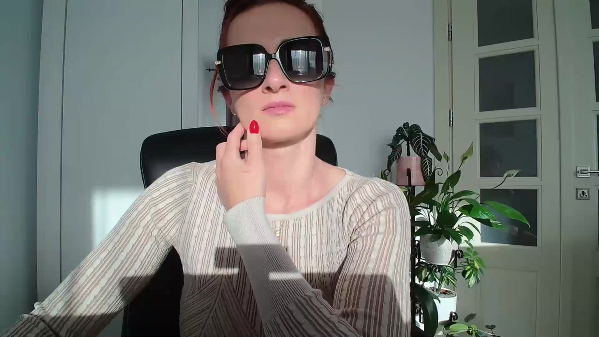 Gallery image thumbnail from AryaS's myfreecams stream on, 04/27/2024, 16:22 image 2 of 20