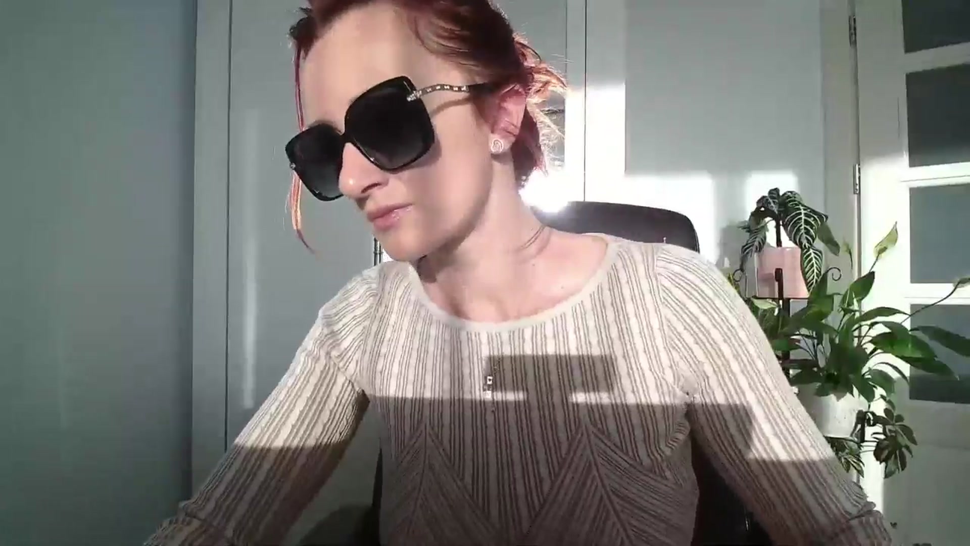 Gallery image thumbnail from AryaS's myfreecams stream on, 04/27/2024, 16:36 image 17 of 20