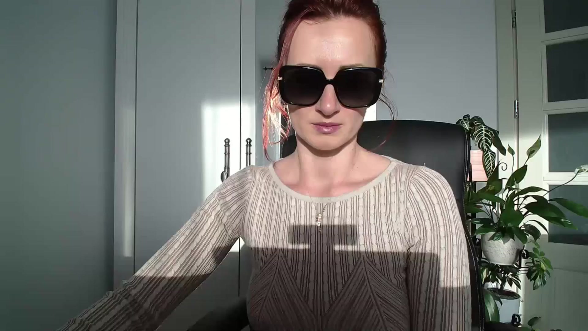 Gallery image thumbnail from AryaS's myfreecams stream on, 04/27/2024, 16:36 image 3 of 20