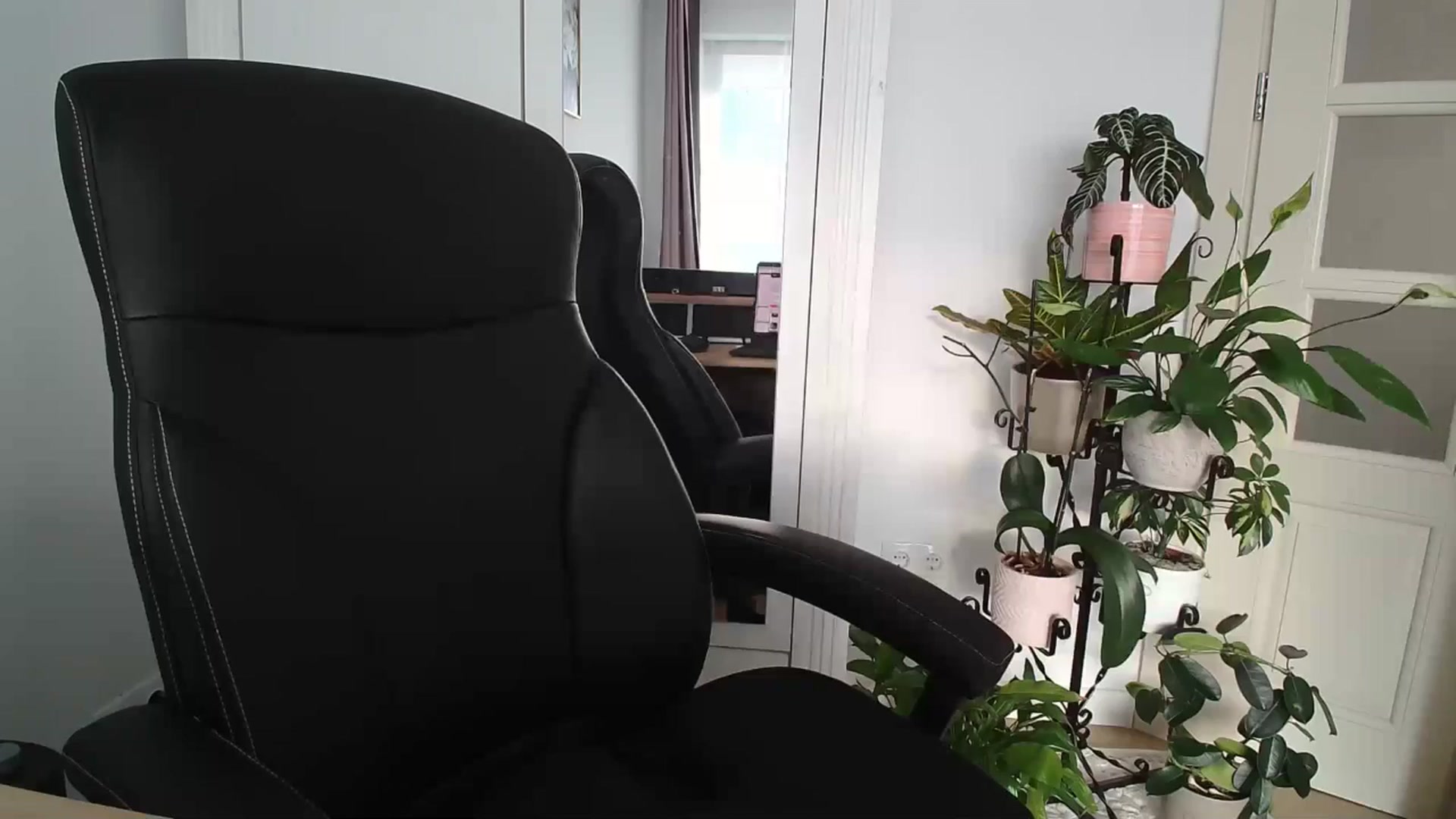 Gallery image thumbnail from AryaS's myfreecams stream on, 05/06/2024, 18:01 image 1 of 20