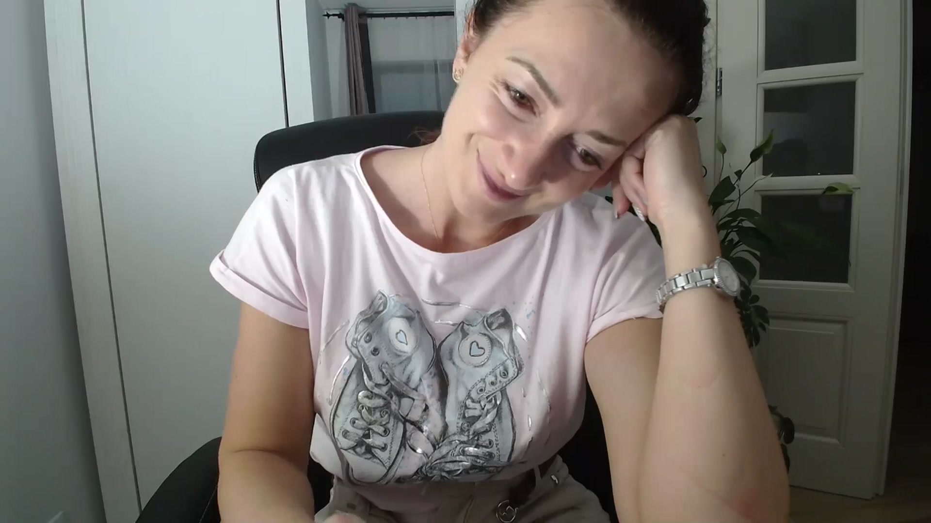 Gallery image thumbnail from AryaS's myfreecams stream on, 05/21/2024, 19:08 image 19 of 20