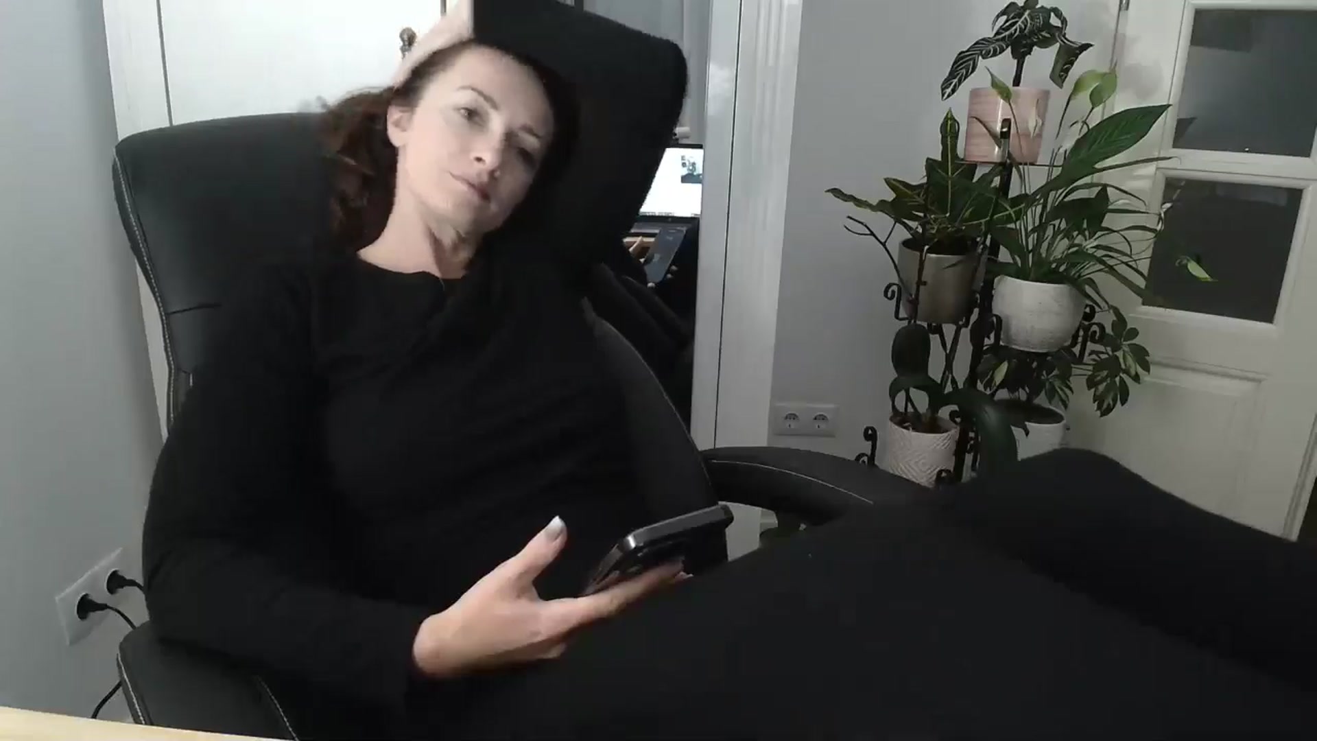 Gallery image thumbnail from AryaS's myfreecams stream on, 05/25/2024, 19:06 image 19 of 20
