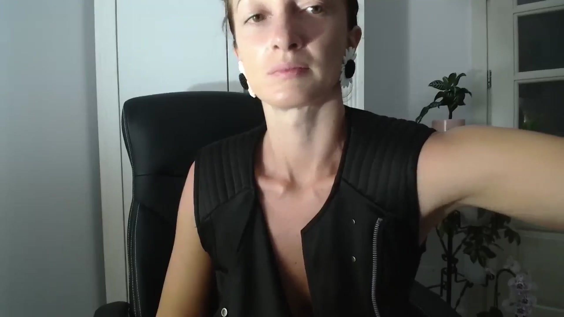 Gallery image thumbnail from AryaS's myfreecams stream on, 08/11/2024, 18:32 image 12 of 20