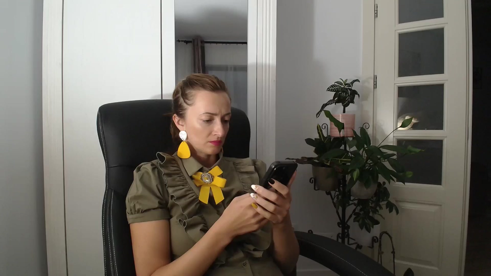 Gallery image thumbnail from AryaS's myfreecams stream on, 09/15/2024, 18:56 image 5 of 20