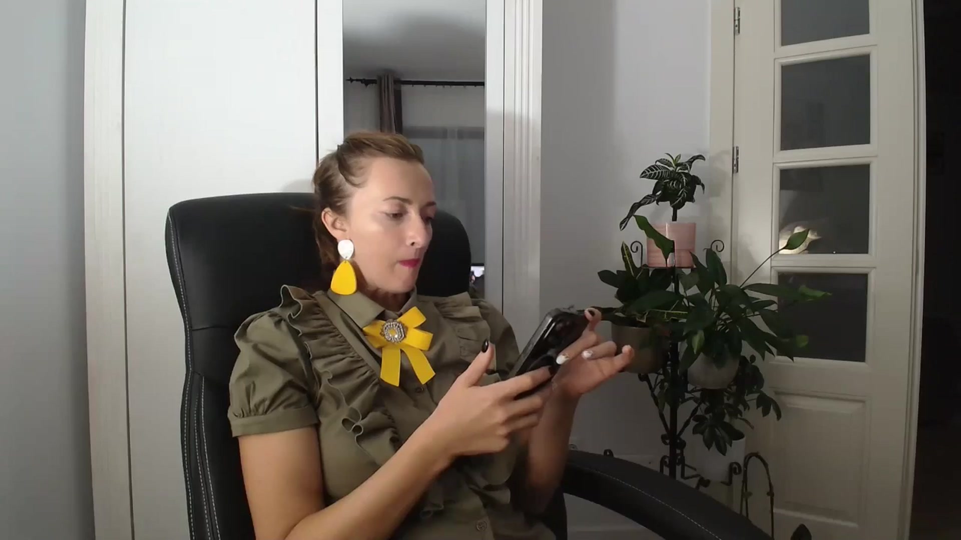Gallery image thumbnail from AryaS's myfreecams stream on, 09/15/2024, 18:56 image 2 of 20
